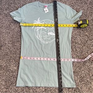 NWT Island Girl Hawaii Green Fitted Crew Neck T-Shirt size womens large shirt